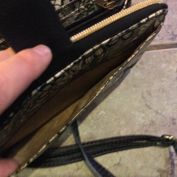 Sakroots wallet, clutch, wristlet & smartphone holder w/ long adjustable strap - Picture 11 of 11